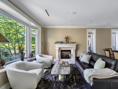 Luxurious Multi-Family Home 10 Mins to Downtown