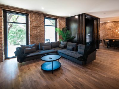 Château Deluxe // Vieux-Québec, Énorme Maison