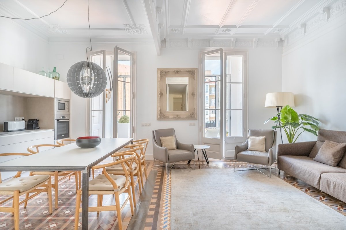 Paseo de gracia elegant apartment gallery image 2