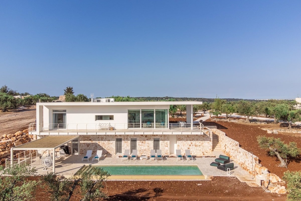 New Luxury PanItria with Infinity Pool gallery image 3