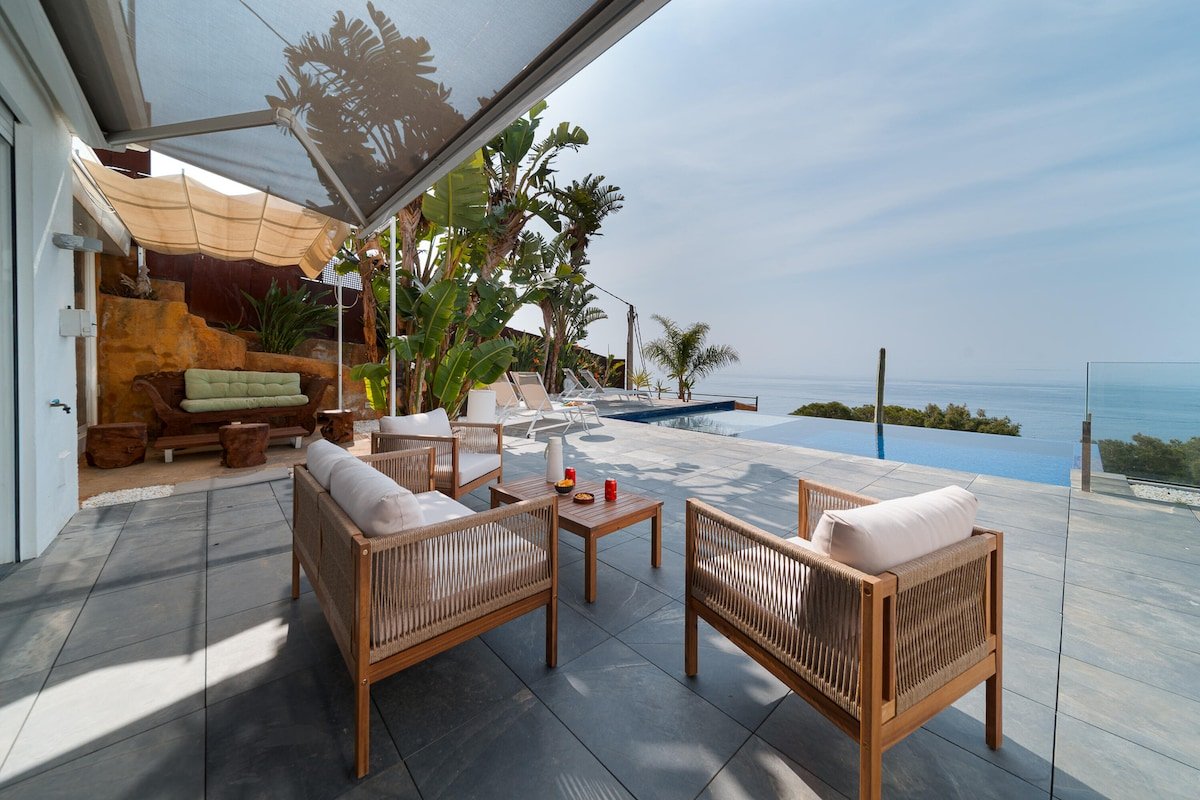 House with infinity pool and sea view (Cases del F gallery image 2