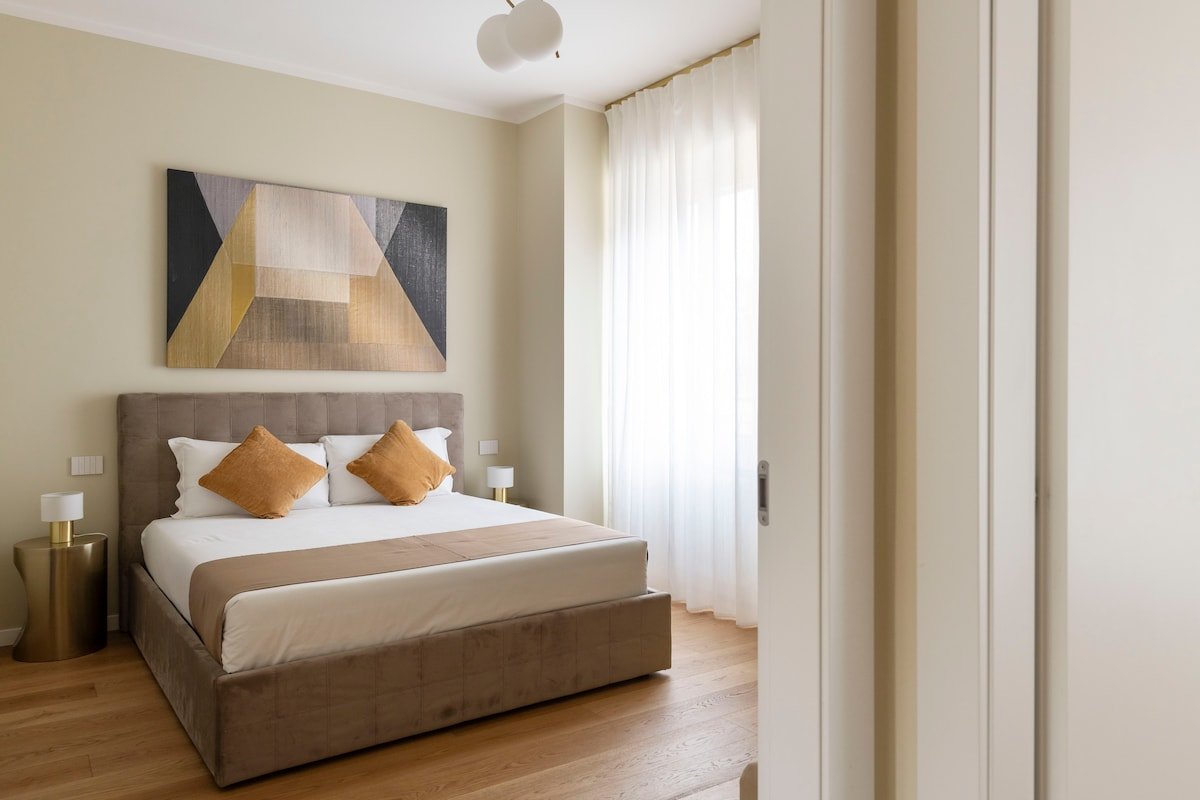 2 Bedroom Apartment with Terrace -Duomo – 6 Guests gallery image 4