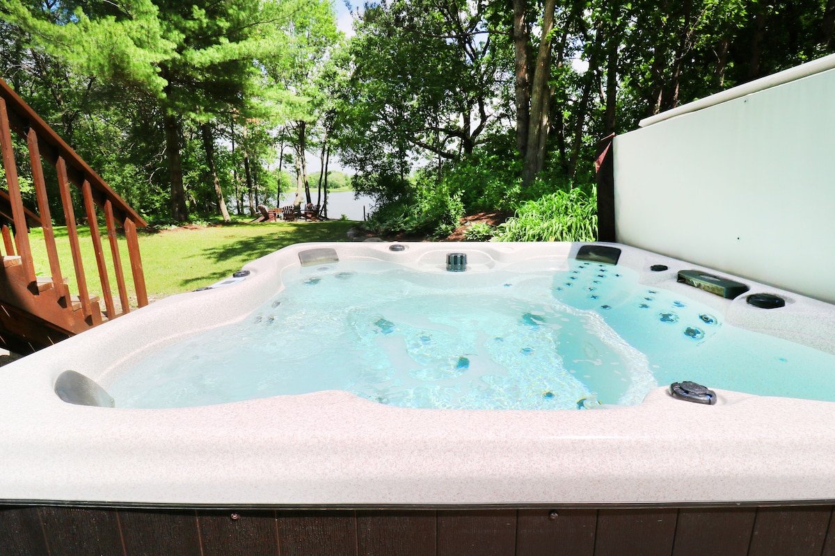 Gorgeous Lake Home- 10 mins to MOA and MSP airport gallery image 4