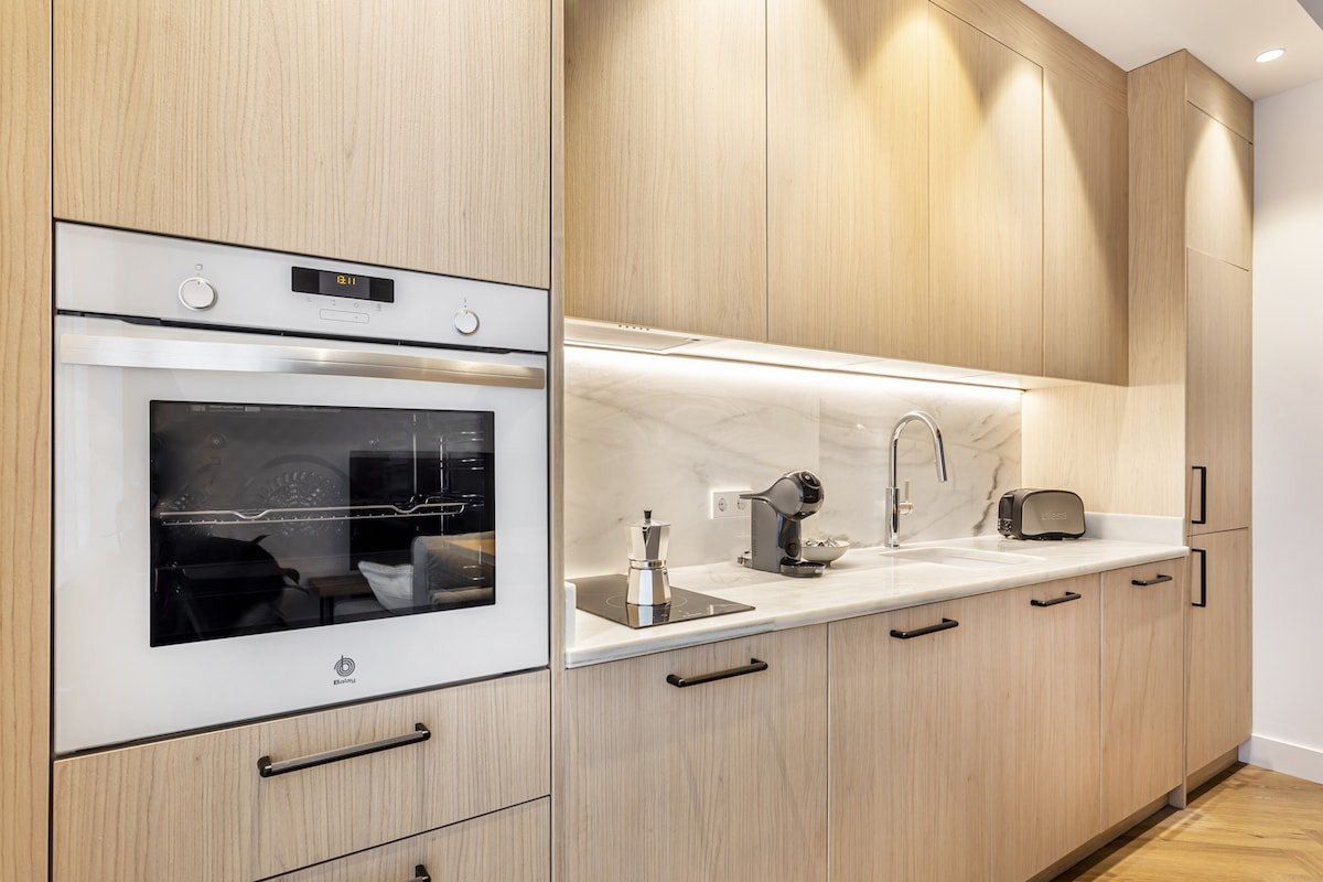 N3. Cosy Apartment with Terrace in City Center gallery image 5