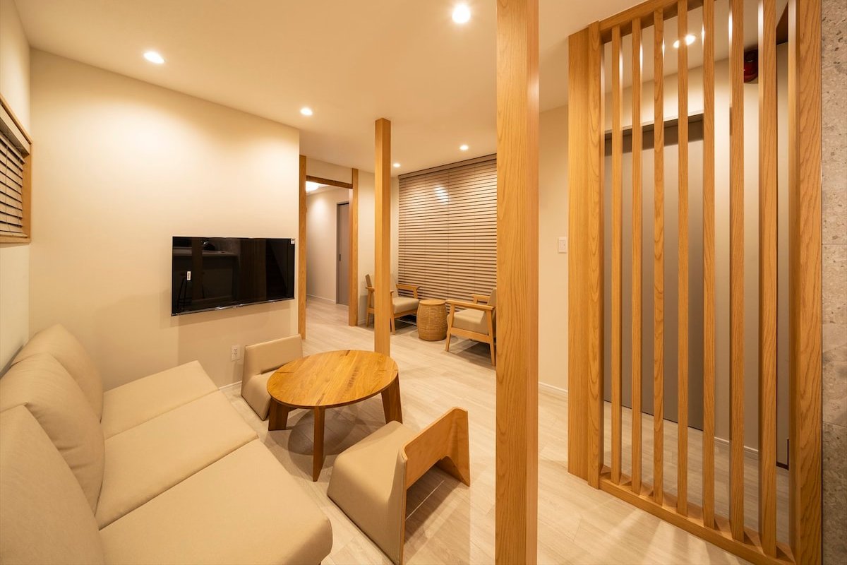 空港送迎・観光タクシーオプションあり！専用サウナ＆ジム完備！広々129㎡/無料駐車場有/最大8名 gallery image 3