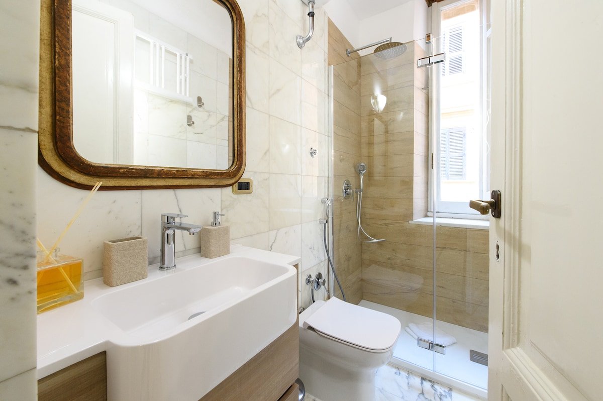 [5 rooms, 3 bathrooms] Historic Home at Colosseum gallery image 4