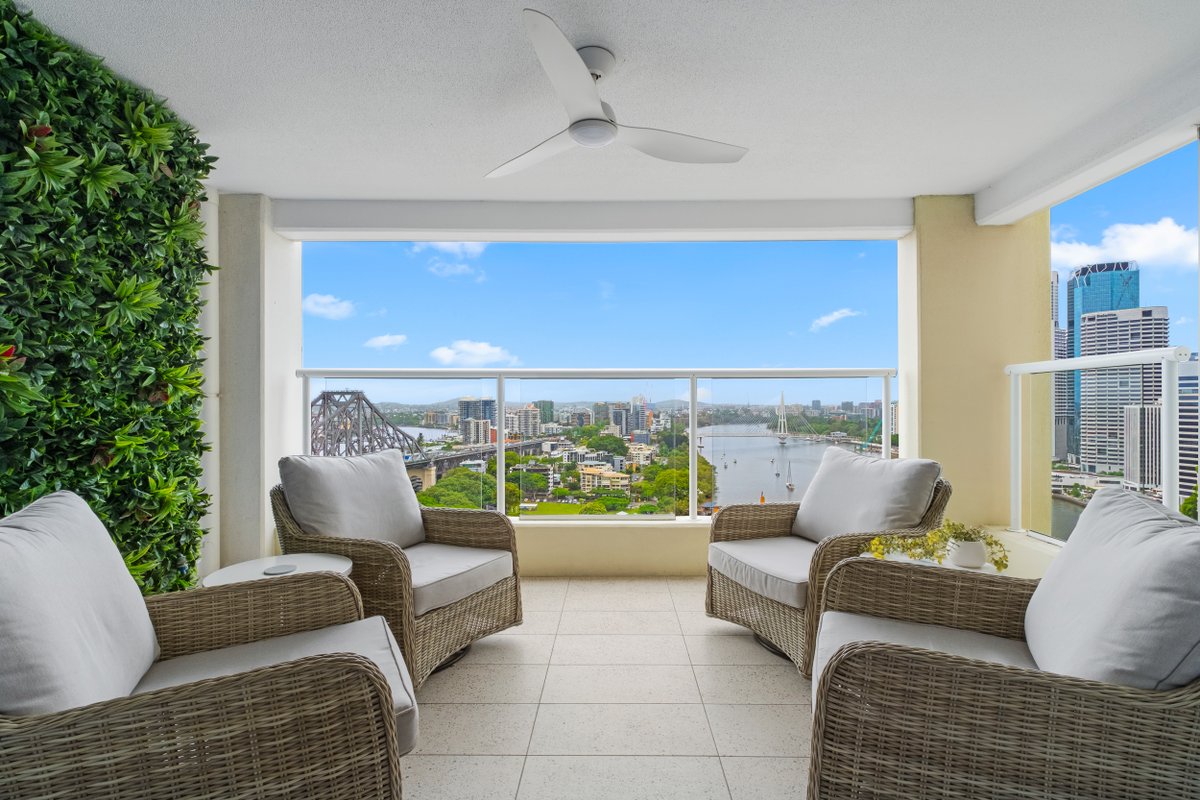 Stunning! 2Bed, 1Bath, 1Car, VIEWS ~ CBD