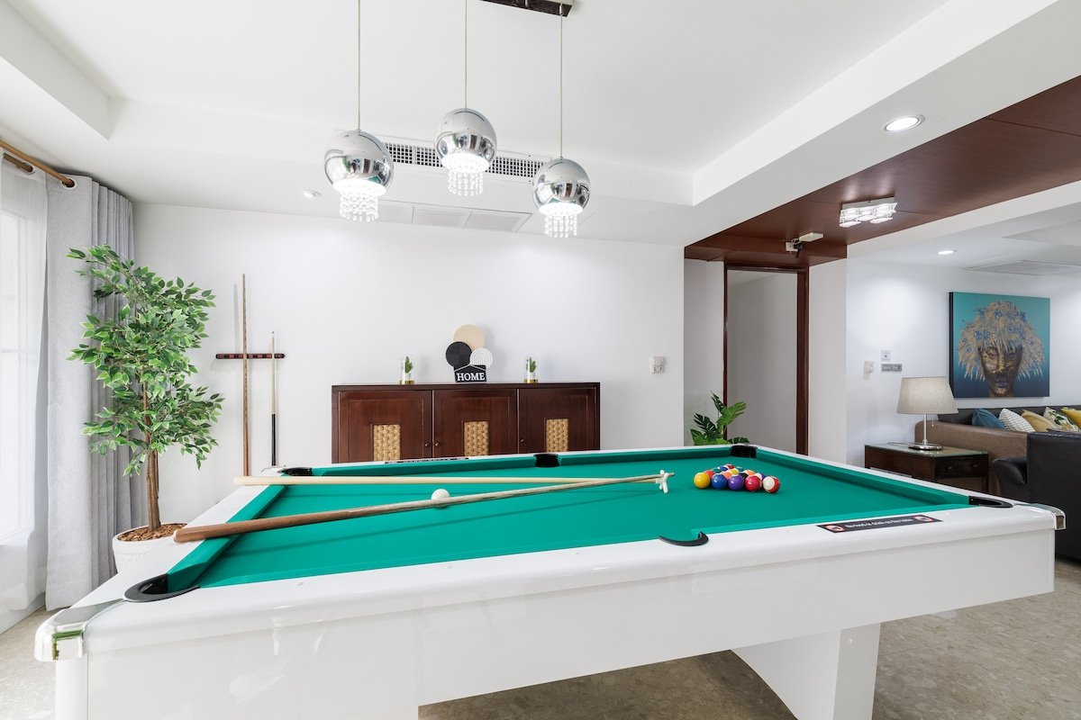 Large Lux 3BR Suite • Pool Table• Soi 11• Nana BTS gallery image 5