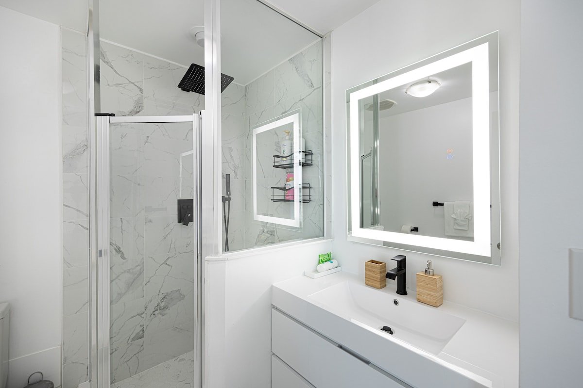 3BR – King Bed | Free Parking/ Union Station gallery image 5