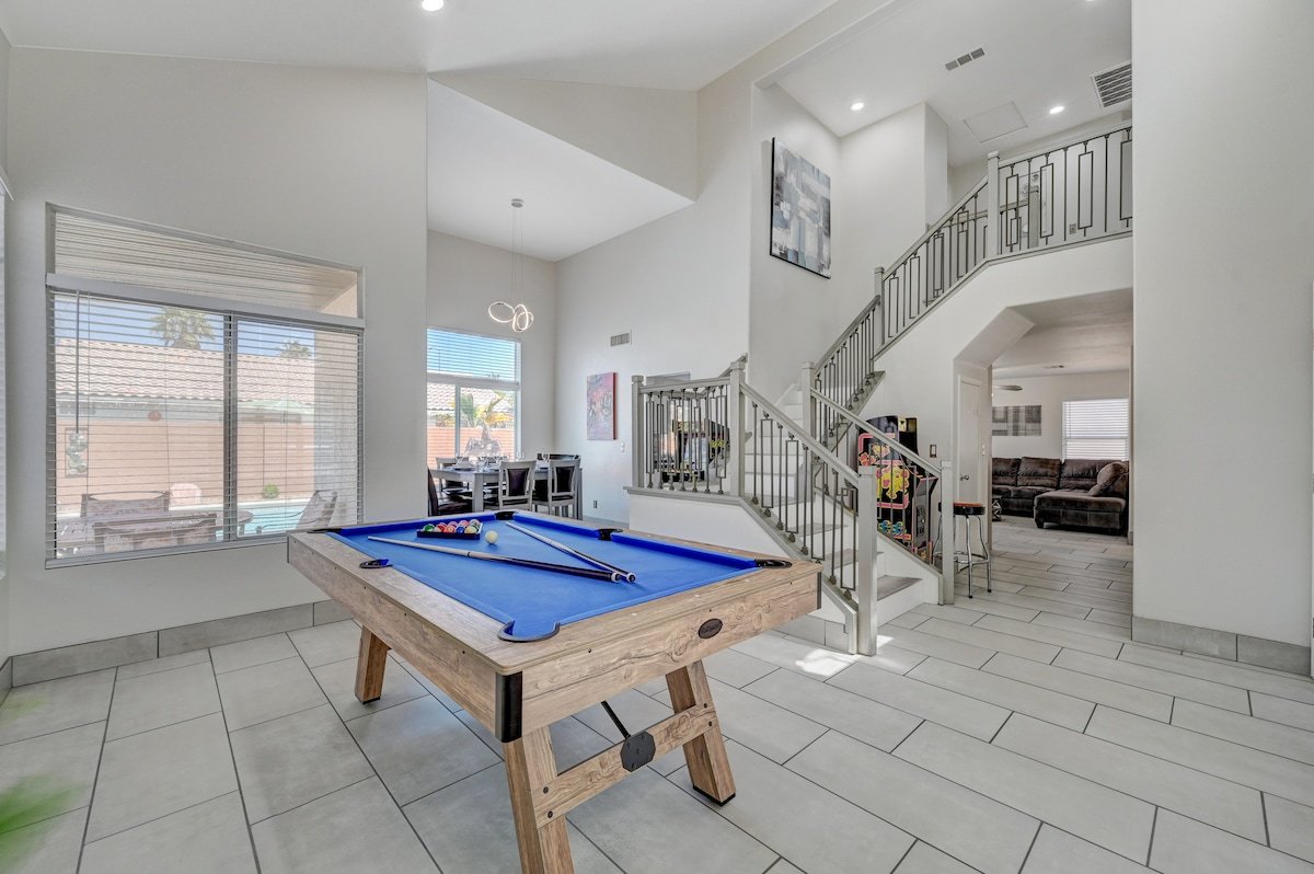 Luxe Vegas Home- Game Room & Pool 7 Beds-14 Guests gallery image 4