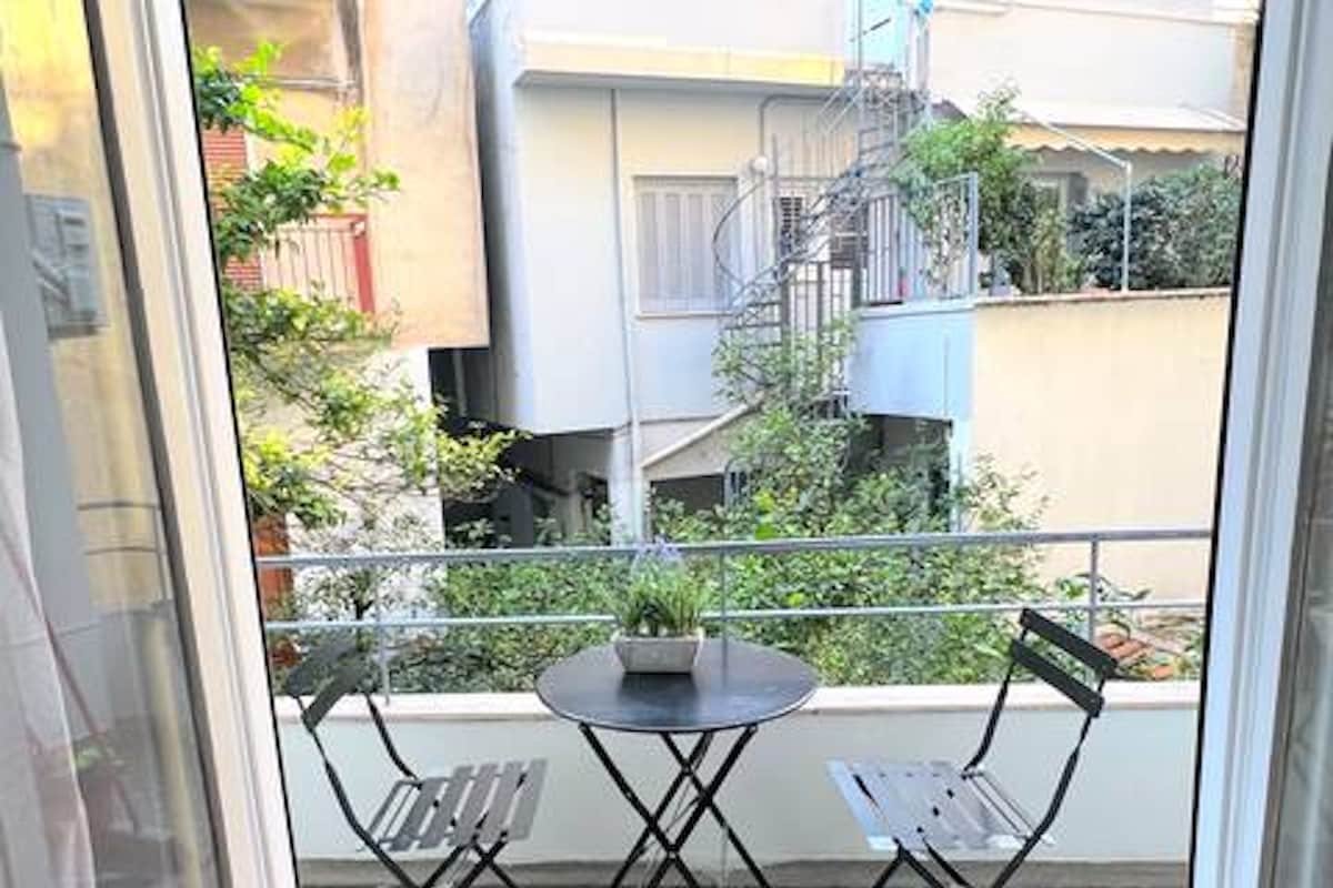 Huge 165sq Apt w/5BDR, 2&halfBath-1min toAcropolis gallery image 3