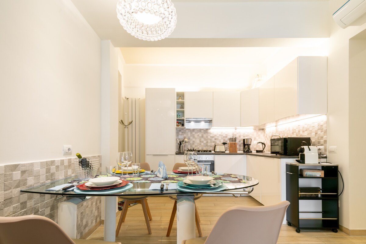 Sophisticated Ponte Vecchio Apartment with Rooftop Views gallery image 5