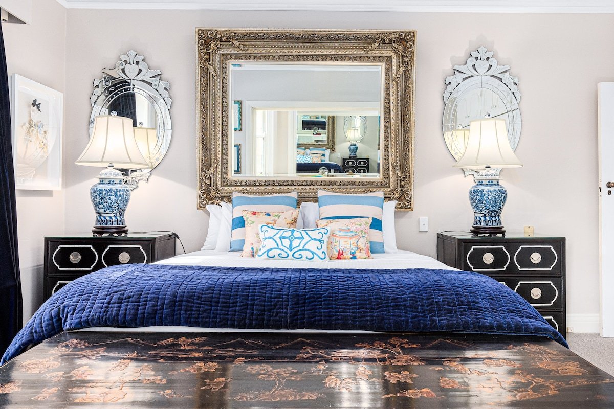 Eclectic Art Deco Retreat in Harbour side Enclave gallery image 4