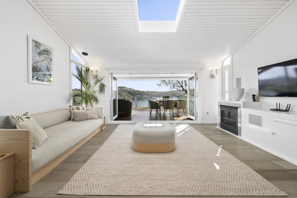 Cliff house & Grand harbour view gallery image 2