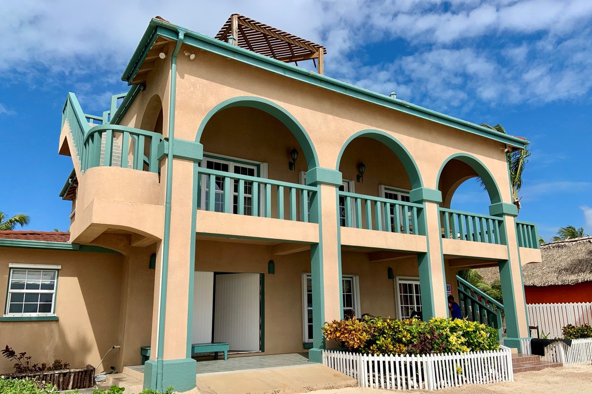 Close to Secret Beach. Kayaks. Bikes. Pool.
