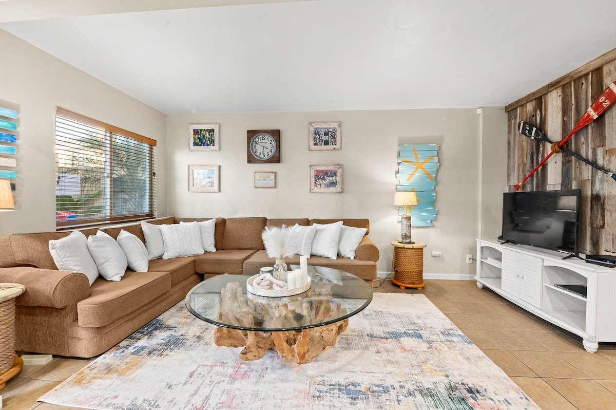 MB! 6BR Beachhouse- 4 parking spaces Sleeps 20+ gallery image 4