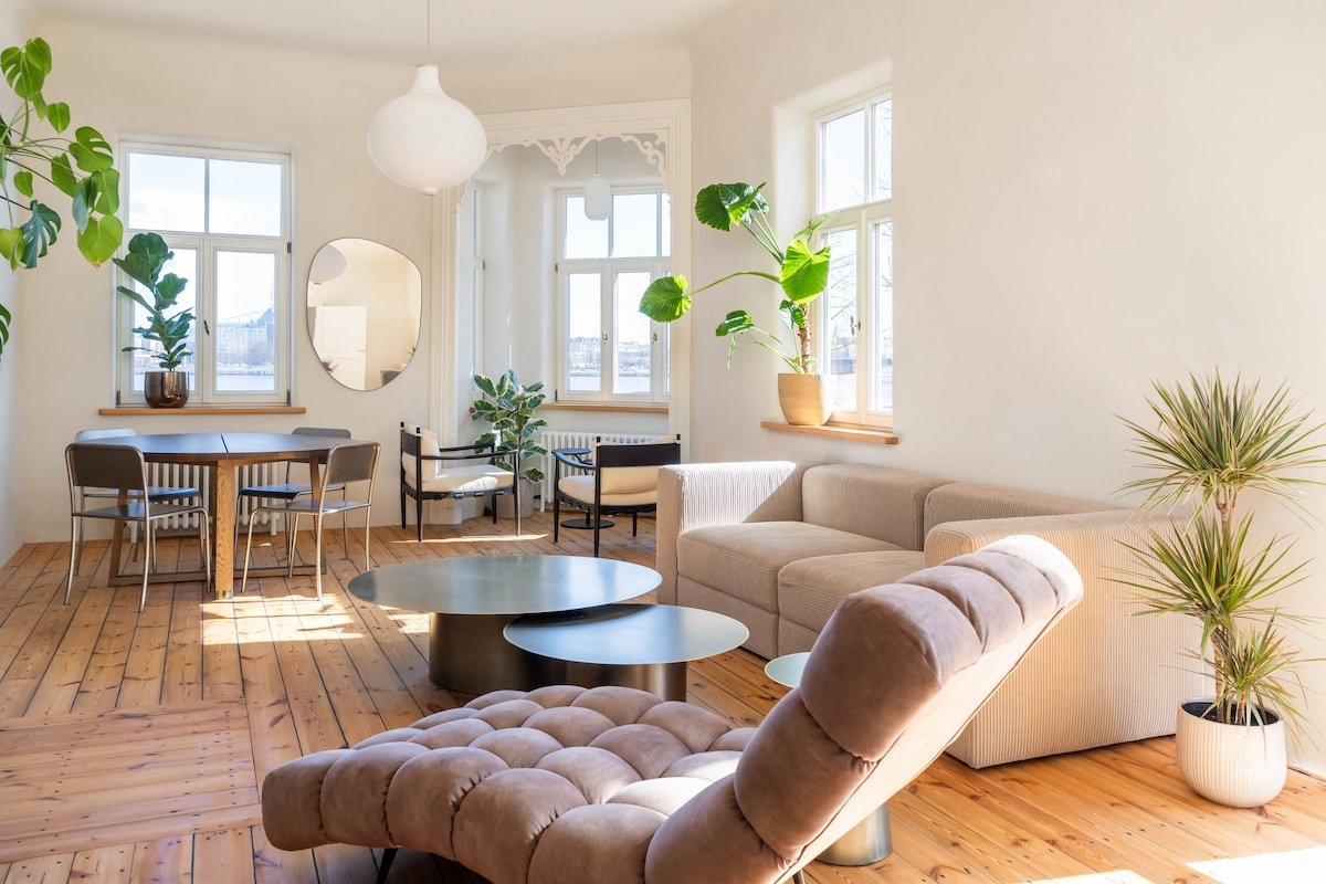 Charming flat | beautiful riverside views gallery image 5