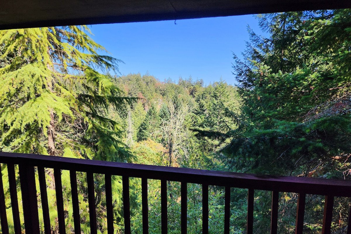 The TreeHouse Cabin! Private&Tranquil gallery image 5