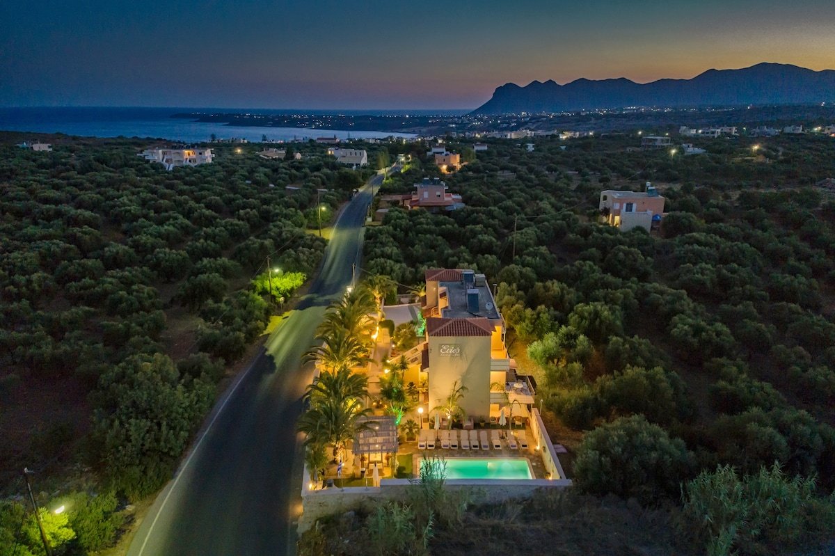 Villa Evie’s-Complex of 4 Apt’s -Free Heated Pool gallery image 4