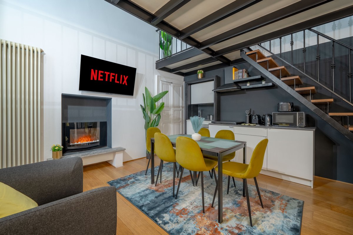 Loft in Cathedral Center- 3 rooms -private garden