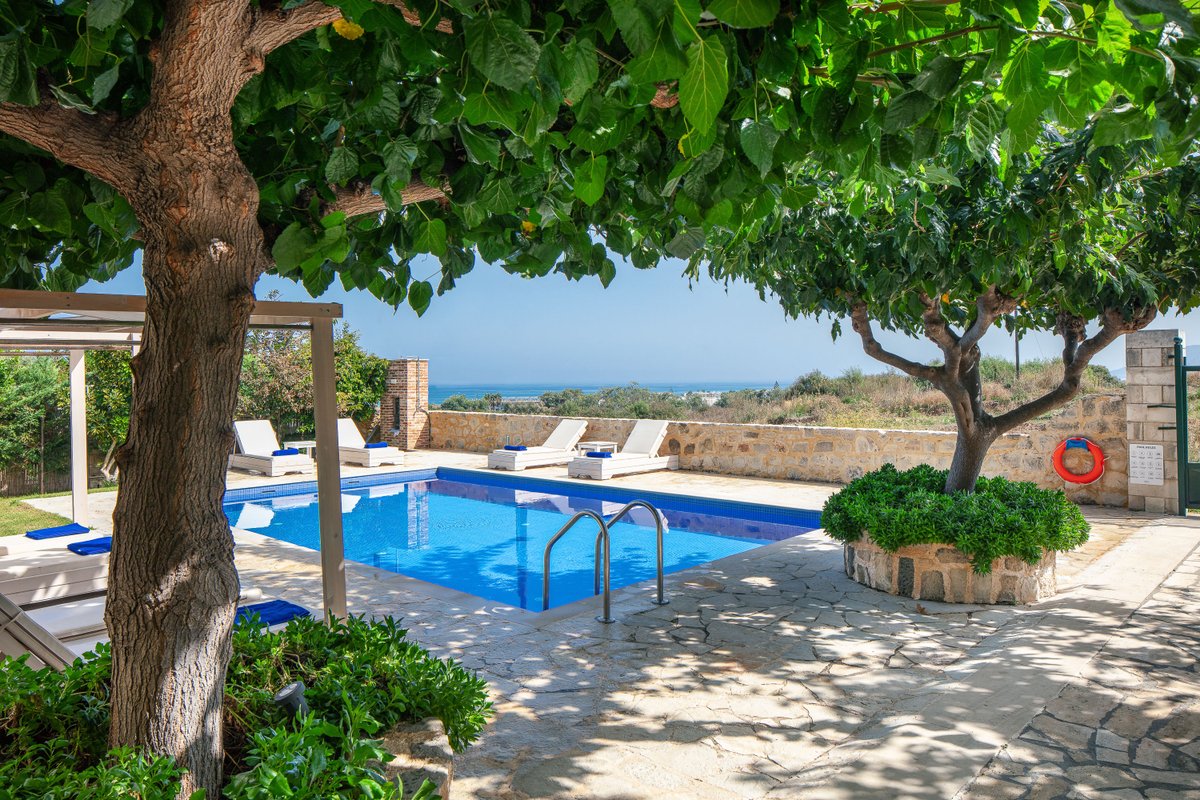 Villa Pinelopi – 350 meters away from sandy beach!