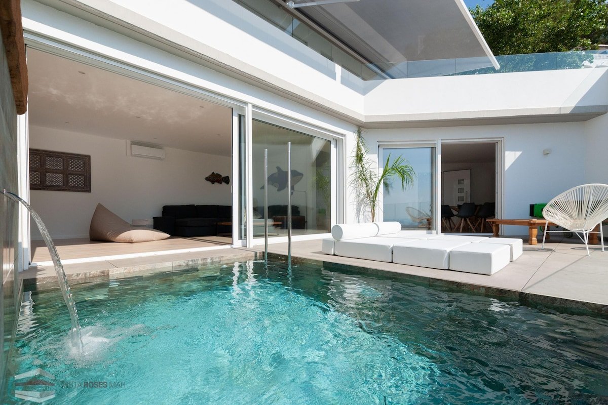 superior villa with private pool and sea view (cap gallery image 3