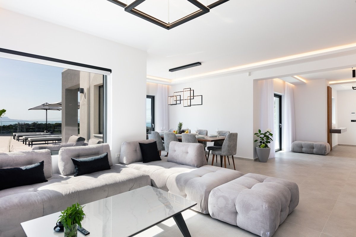 Style and Convenience near Rethymno beach and town gallery image 5