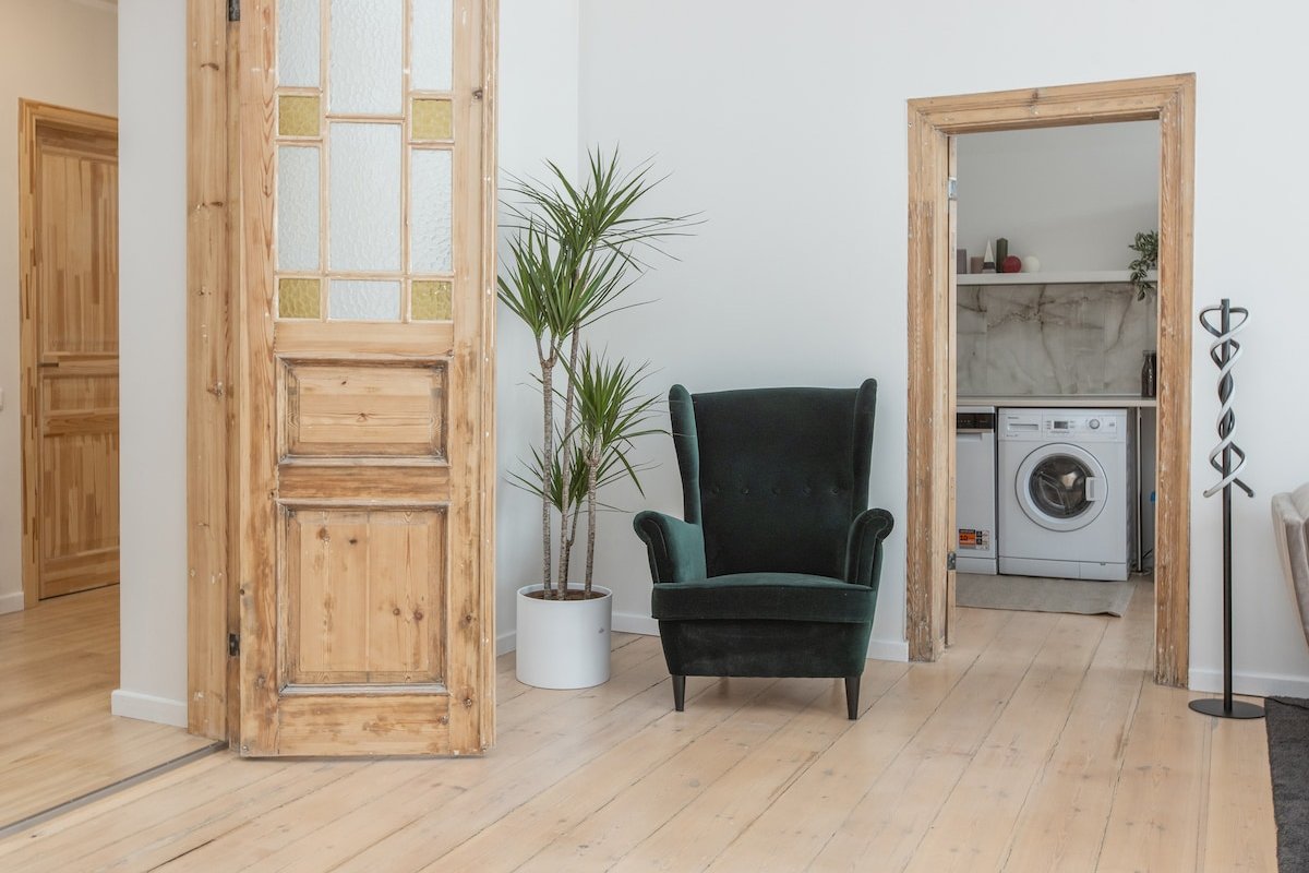 5 bedrooms 2 Apartments different floors gallery image 2