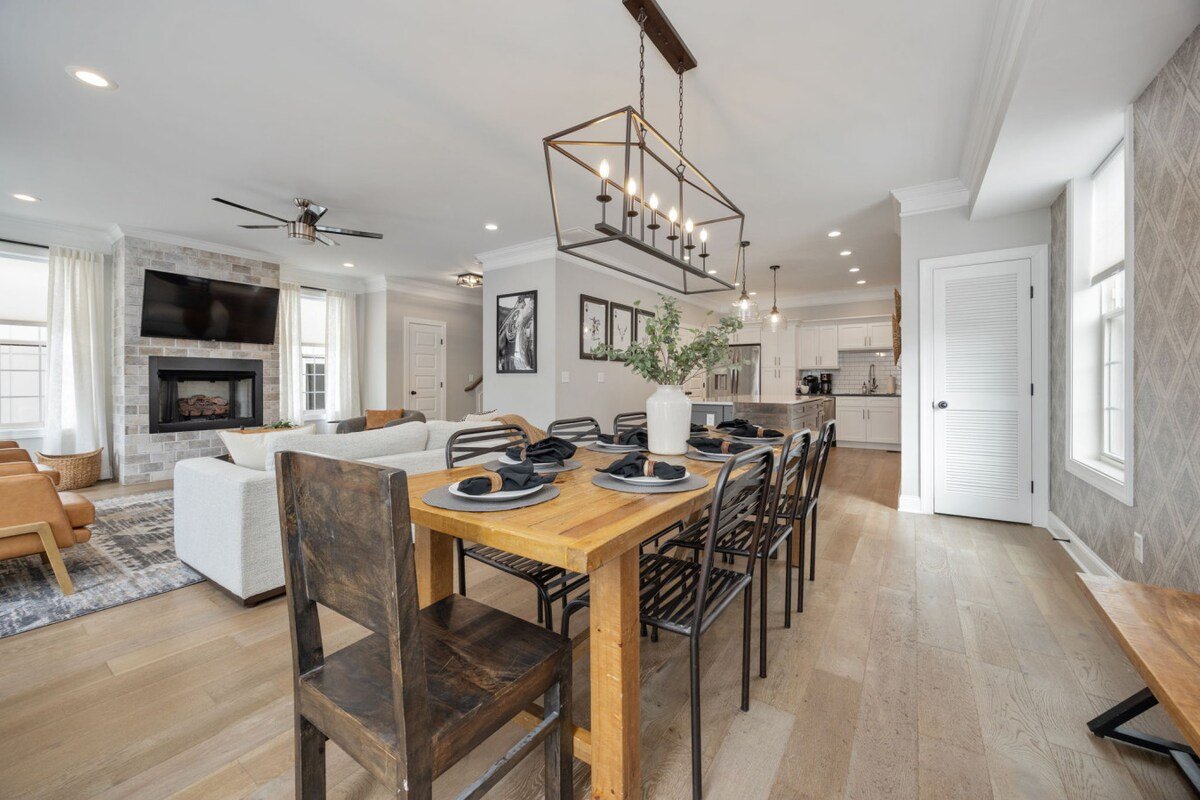 Gulch Sunsets | Rooftop Lounge + Walk to Broadway gallery image 3