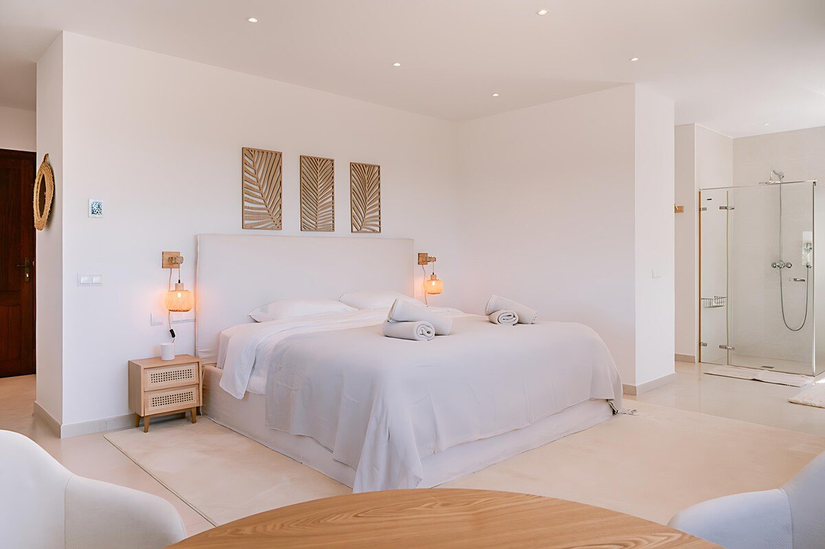 Countryside- Heated Infinity Pool- Jacuzzi- Gym gallery image 4