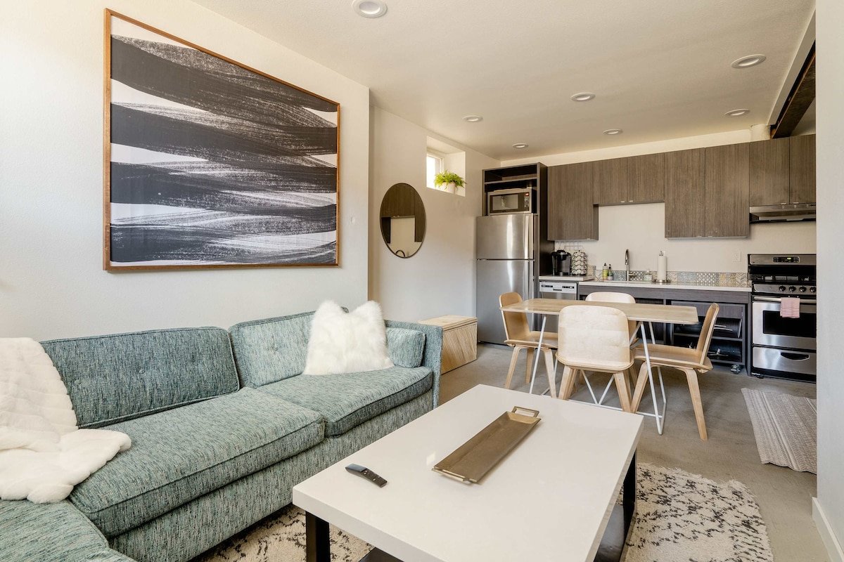 3BR • Sleeps 8 • Foodie Haven • SE Portland gallery image 2