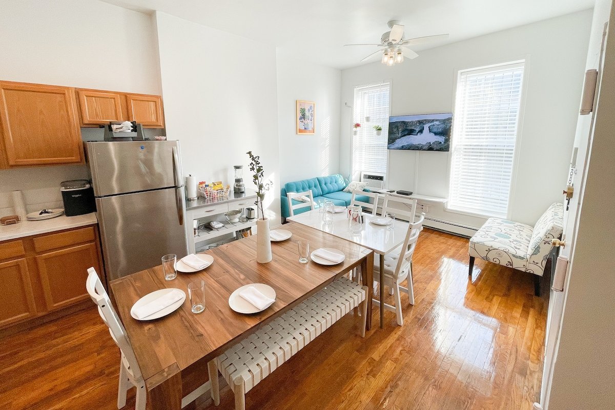 SPACIOUs Duplex w/ Pvt Bckyrd 2 Bathrooms & more gallery image 4