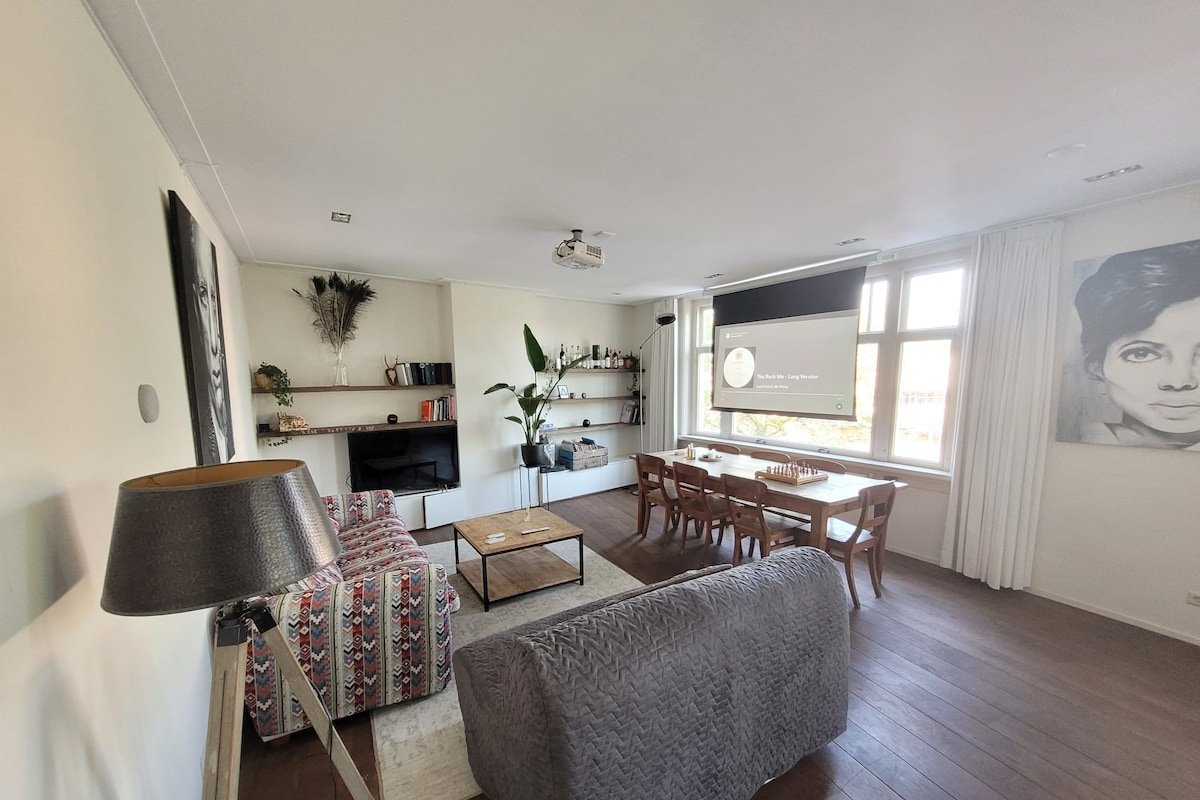 Waterfront apartment with stunning sunset view gallery image 2