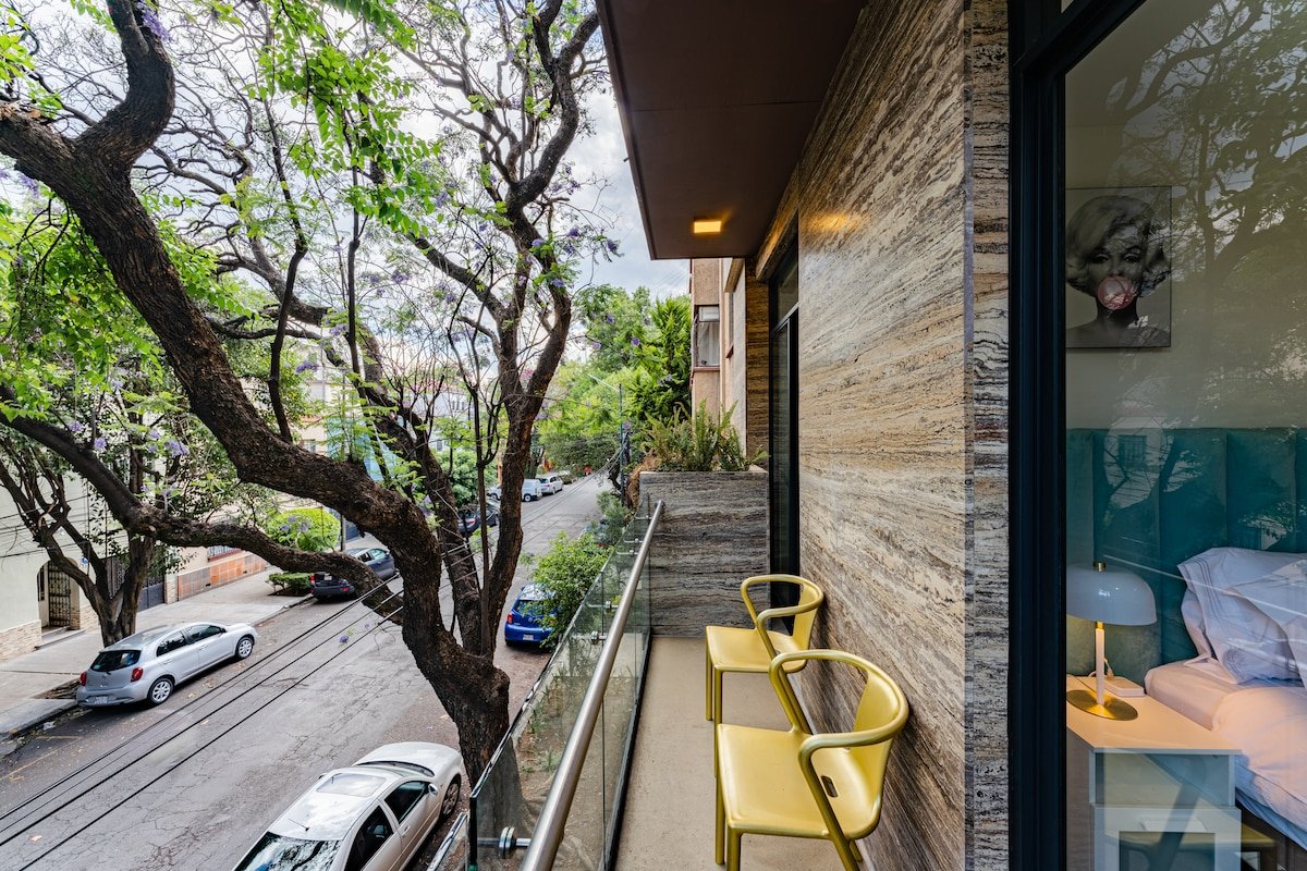 Art Deco Delight with Stunning City Views gallery image 3