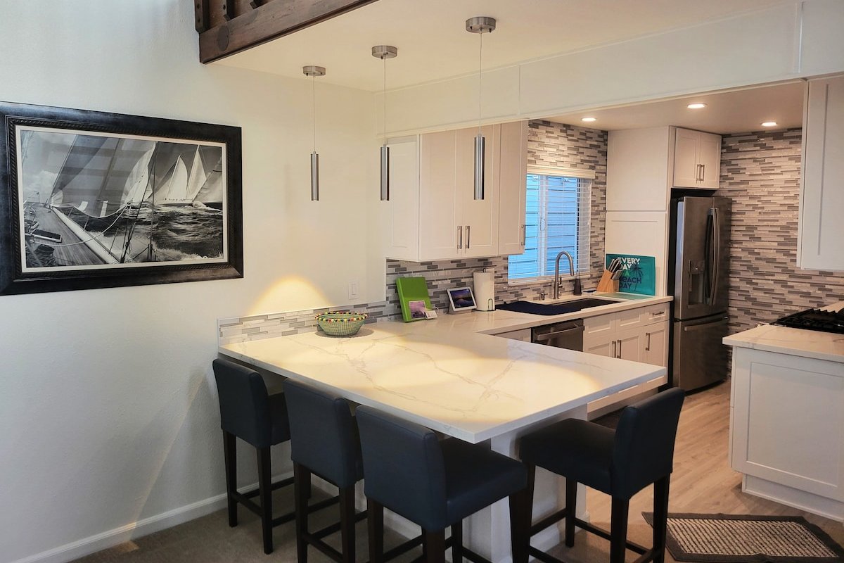 Luv Oceanside Views-1 House to Beach-2 King Beds! gallery image 4