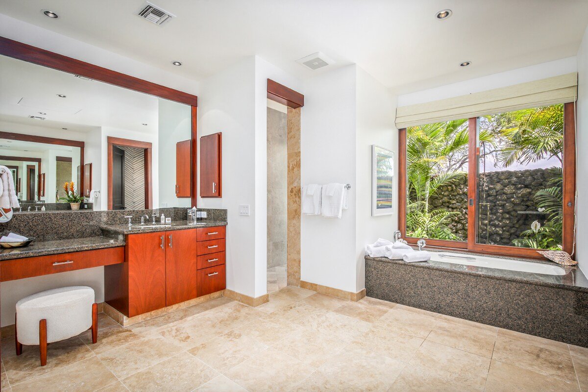 Pohinahina Hale – Modern & Private | Onsite Staff gallery image 2