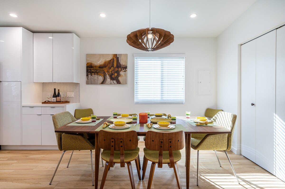 Renovated Mid Century Modern Design Beach Retreat gallery image 5