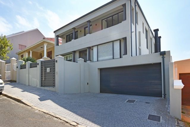 Photo 2 of Newport Villa accommodation in Tamboerskloof, Cape Town with 4 bedrooms and 4 bathrooms