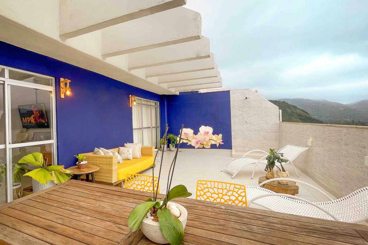 Cobertura com área externa e churrasqueira