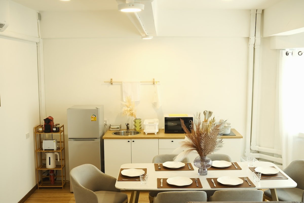 3BR CHINA TOWN,2 mins from MRT train+KING bed size gallery image 3