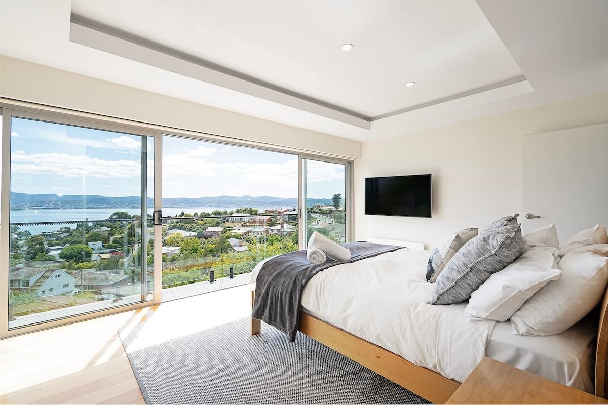 Churchill House—Riverside Retreat near Long Beach gallery image 5