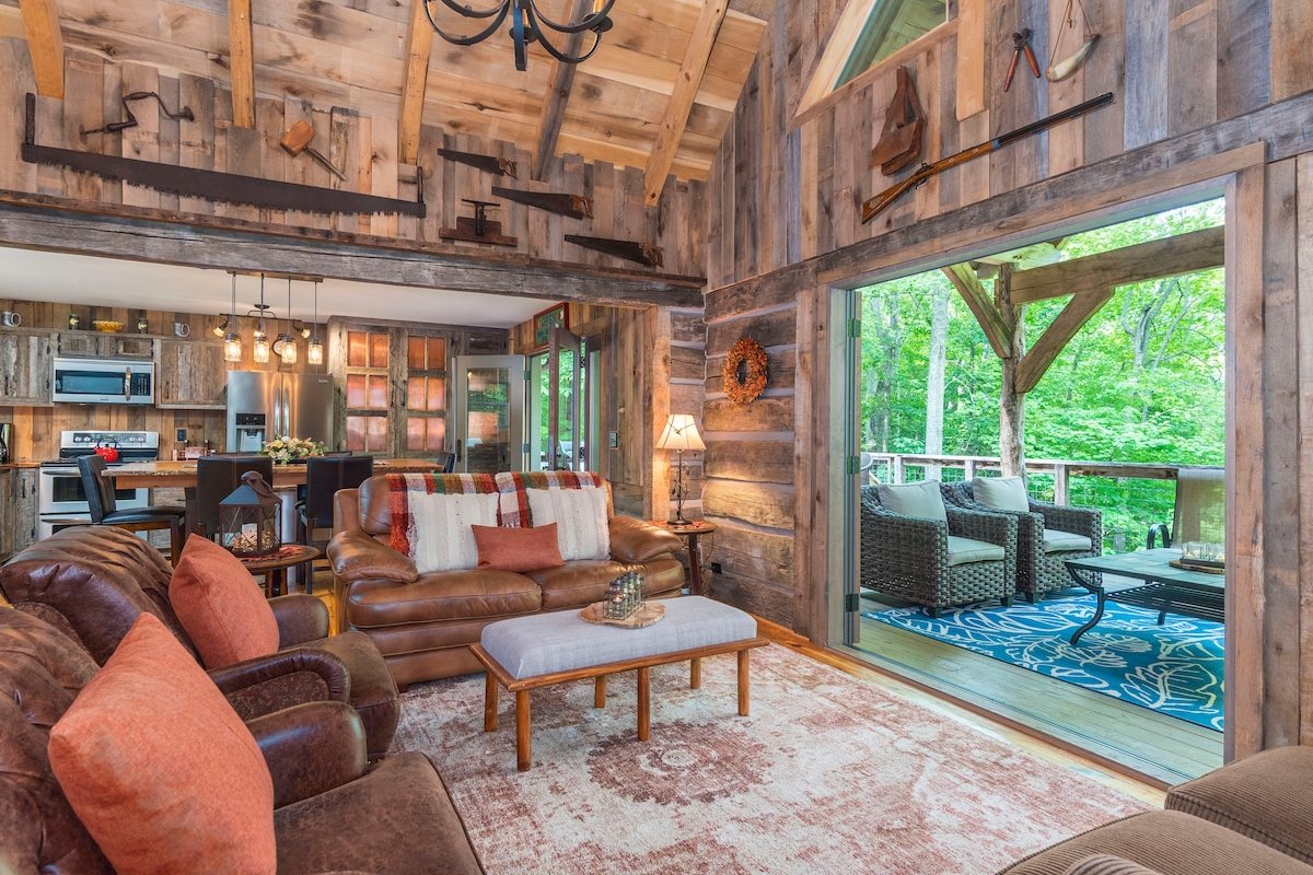 The Woodland House Mountain Retreat gallery image 5