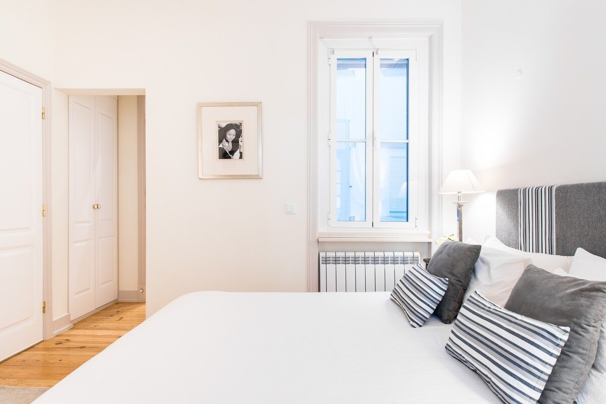 Nice Apartment, Three Suites and Terrace, Lisbon Center gallery image 4