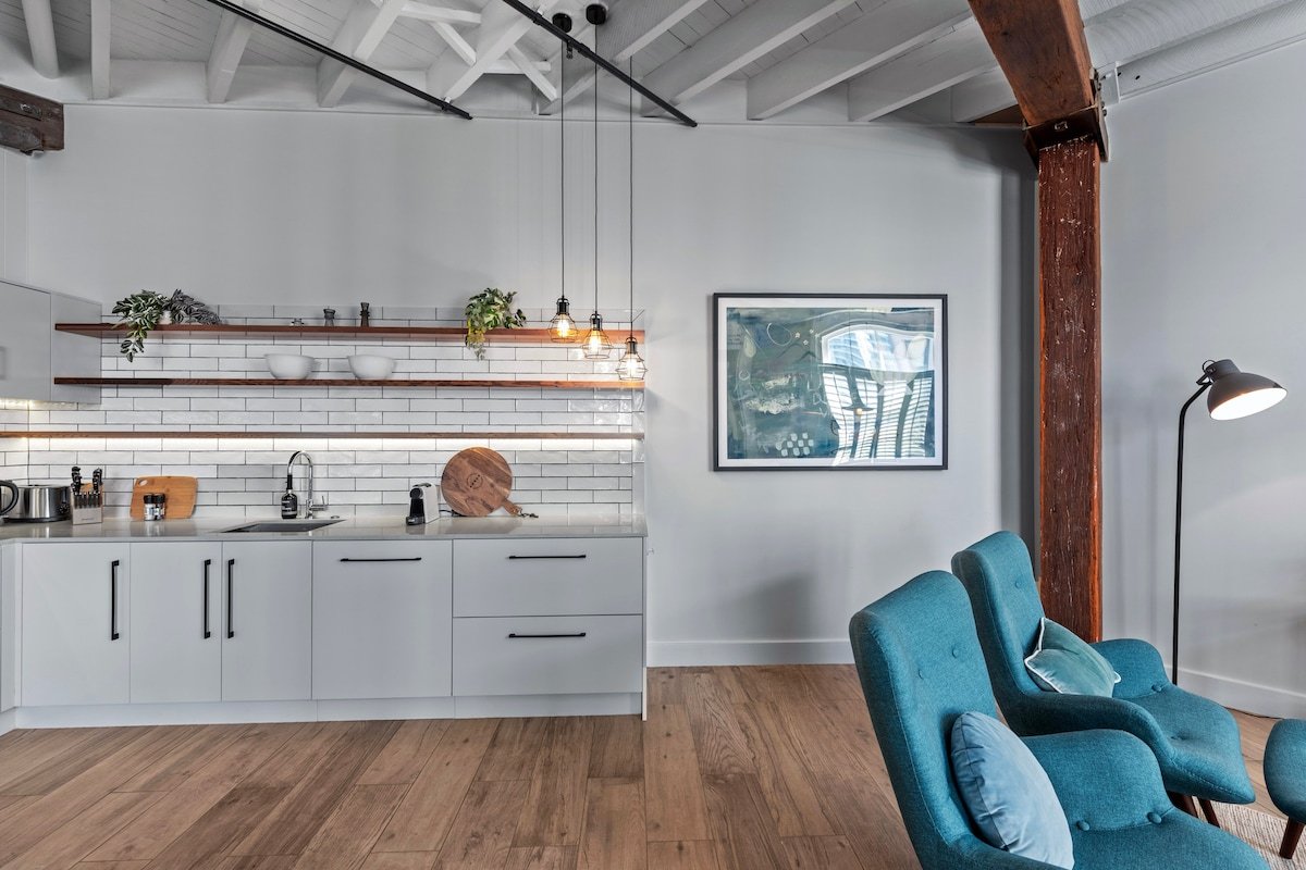 Luxurious Woolstore Living! ~Teneriffe gallery image 5