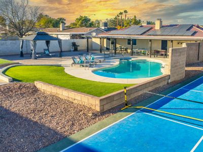 6 BR Luxury Private Pool, Pickle Ball, Golf & More