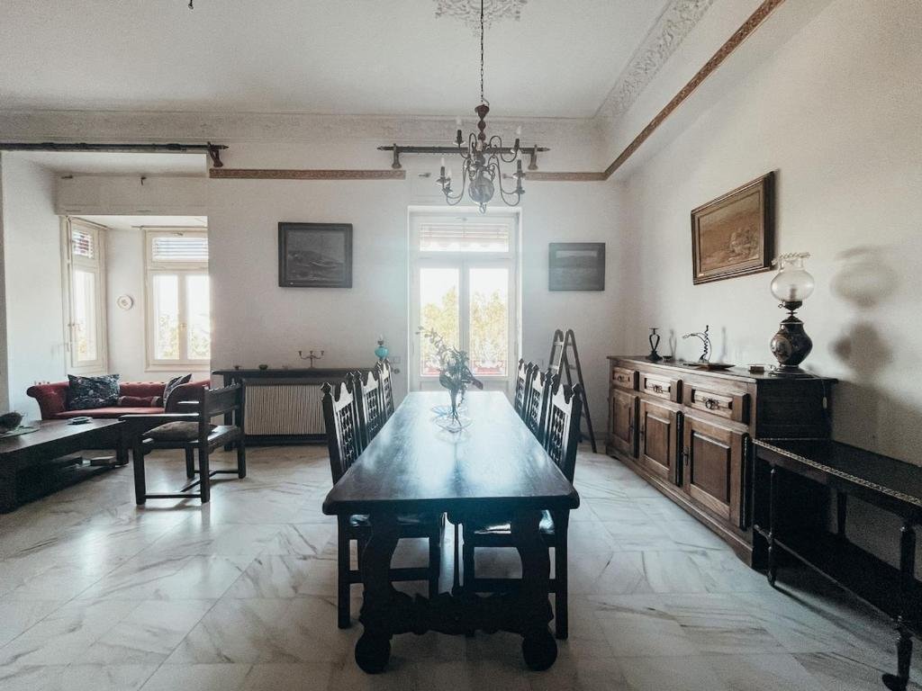 Unique sunlit house overlooking the Acropolis gallery image 5