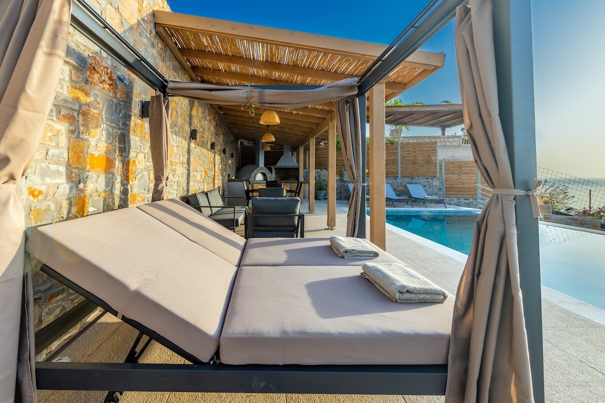 Stunning sea views, Access to a cove – Infinity gallery image 3