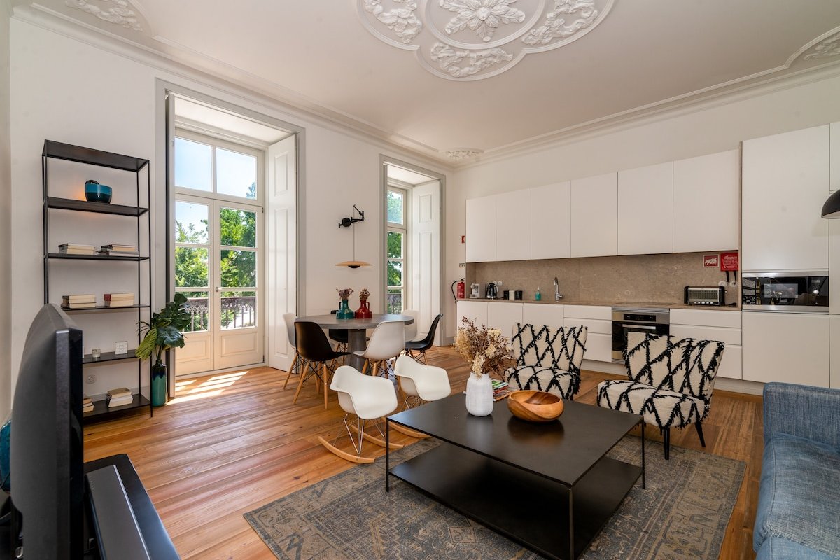 Unique 2 Bdr Apt Sea View @ Baixa Alfama B gallery image 4