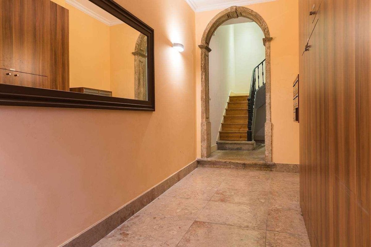 Stylish 2BR Loft w/ Views • Av. Liberdade & Metro gallery image 5