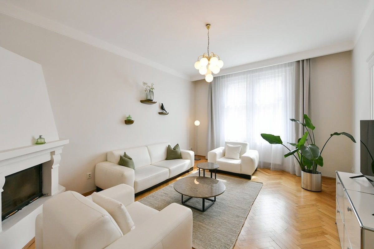 Art-Nouveau Residence in the Heart of the Old Town gallery image 2